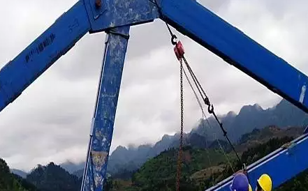 掛籃模板起吊手拉葫蘆拉緊固定保護吊裝安全